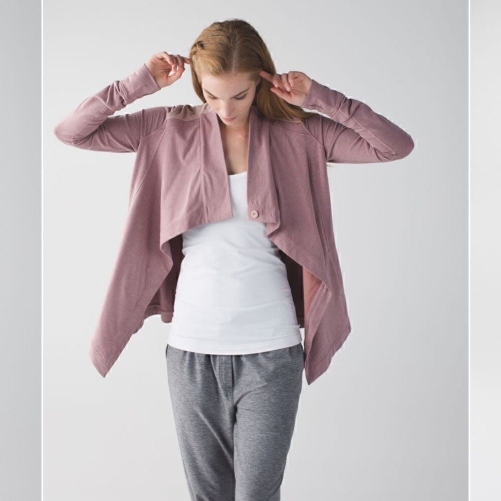 Lululemon Coast Wrap in Rose